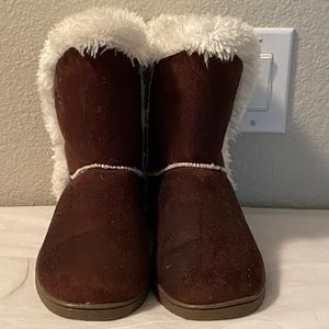 Dawgs women size 11 slippers.